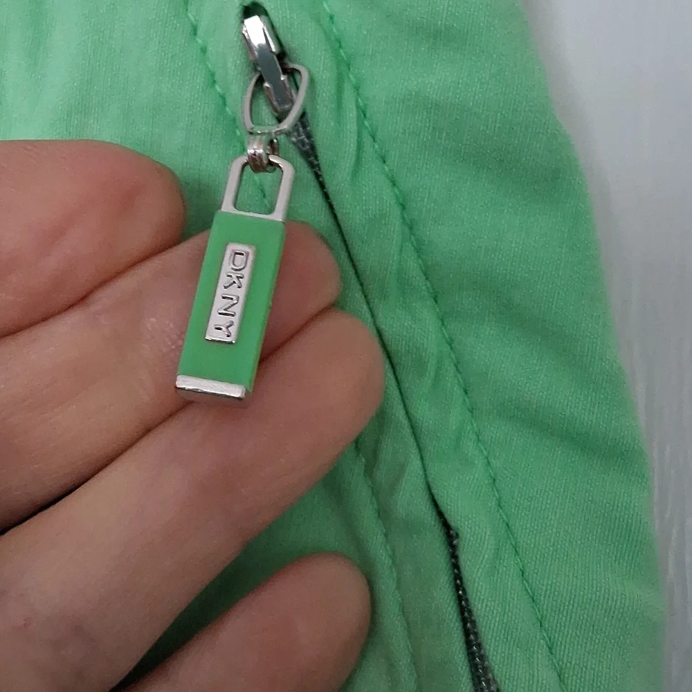 DKNY Skort Golf Tennis Pickleball Bright Green Sportswear Zipper Pockets Sz 4 - Picture 4 of 9